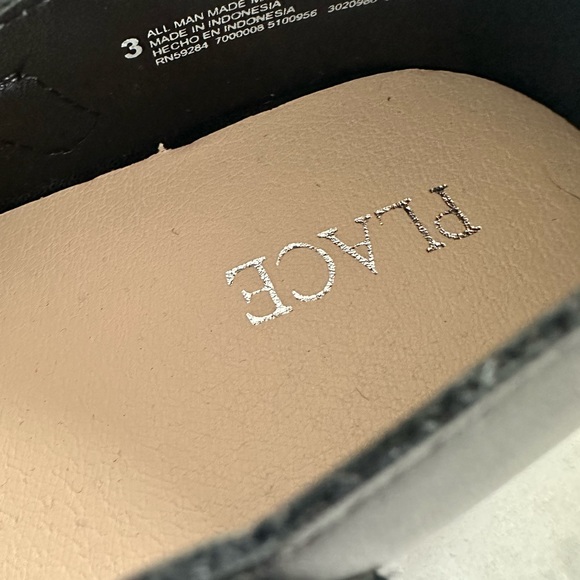 The Children’s Place Black Mary Jane shoe Size 3 - Picture 3 of 3